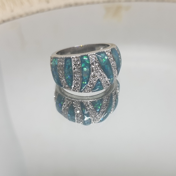 Silver Teal & Green Iridescent Enamel Ring Size 6.5. - Picture 1 of 3